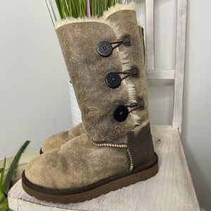 UGG Australia Bailey Button Chestnut Suede, Triplet II, size 7